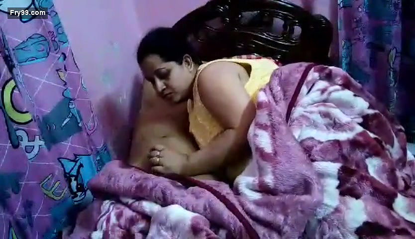 Sexy Bengali Boudi Young Guy