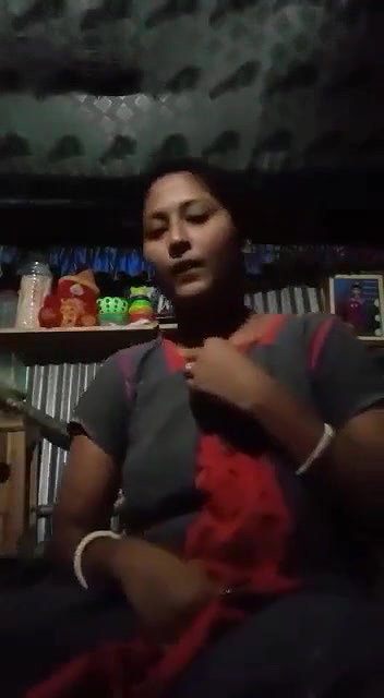 Bengali Boudi show boob