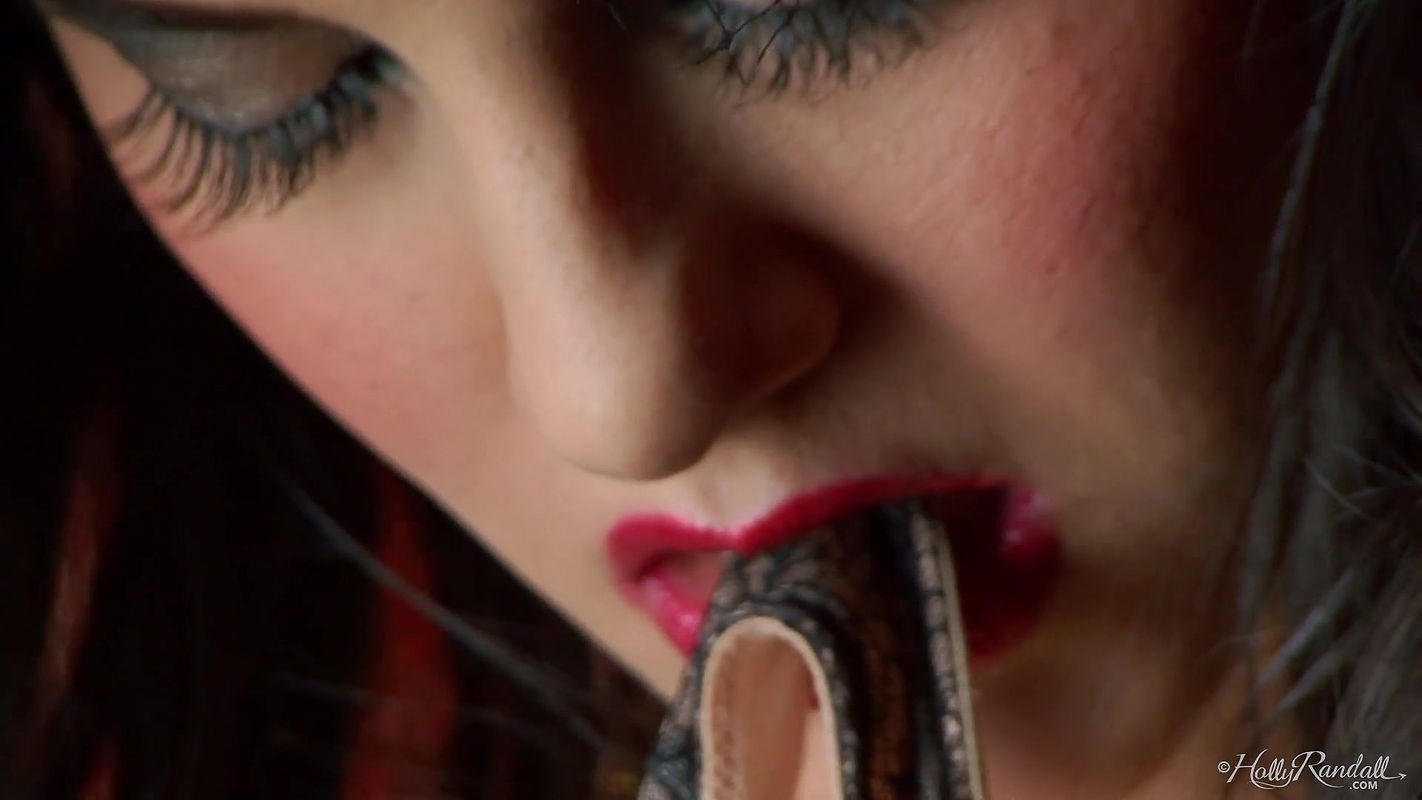 Sunny Leone Gloss Remastered