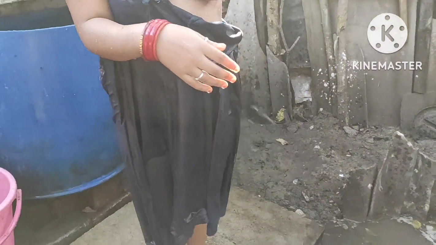 Anita Yadav bathing with cold water