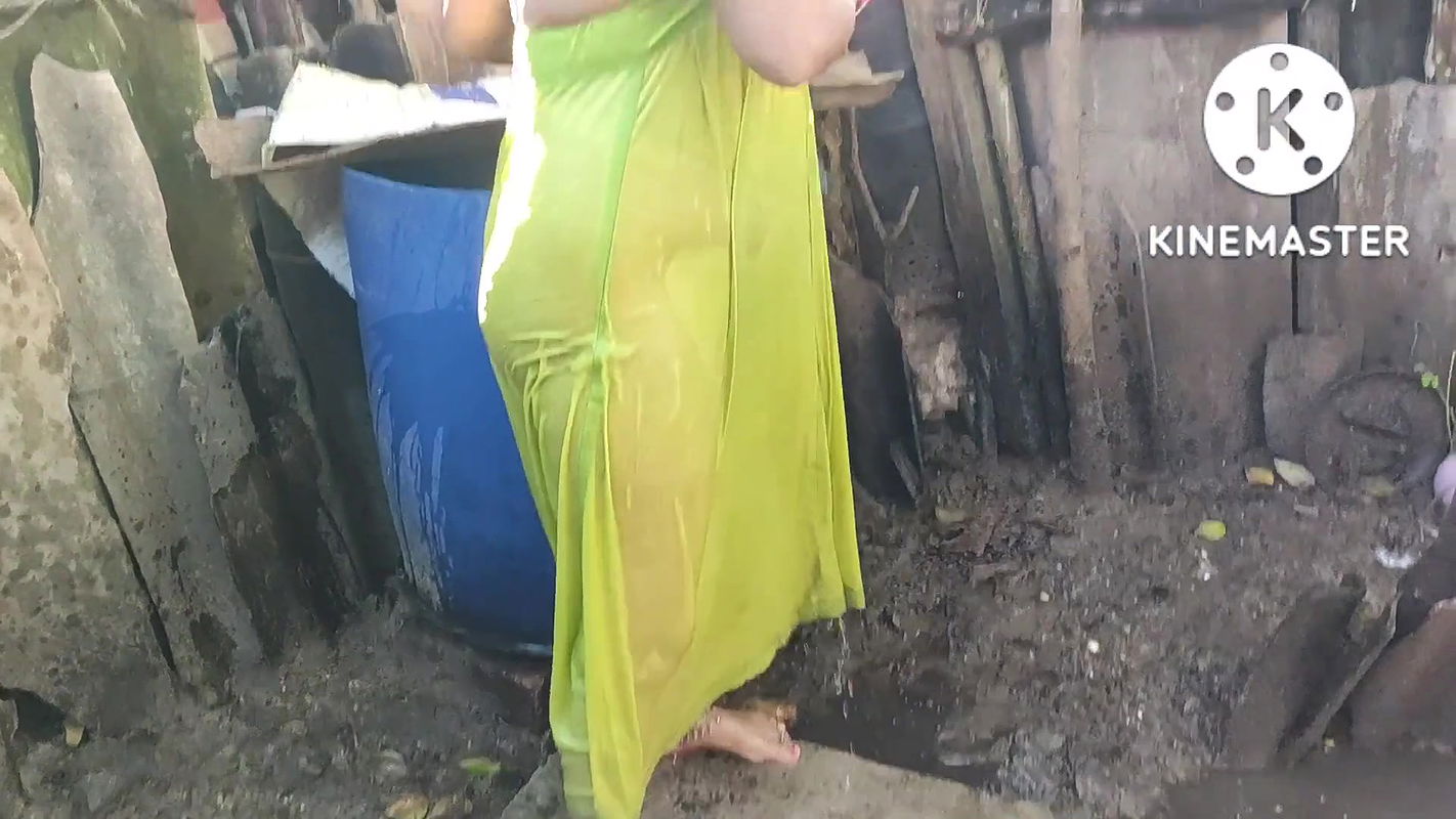 Indian house wife bathing hot and hot boobs