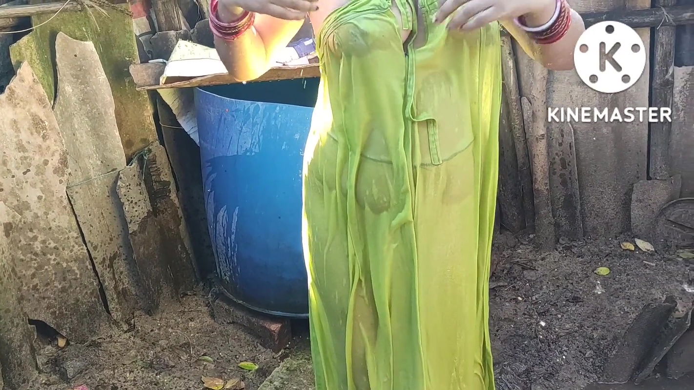 Indian house wife bathing hot and hot boobs