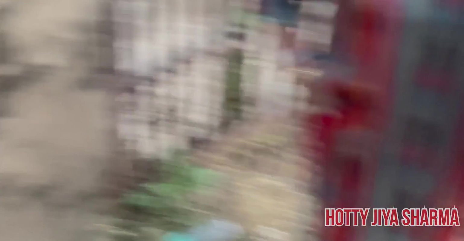 Jamindar ke Bete ne bhabhi ko tabadtod choda jab wo khet mein Pisaab kar rahi thi