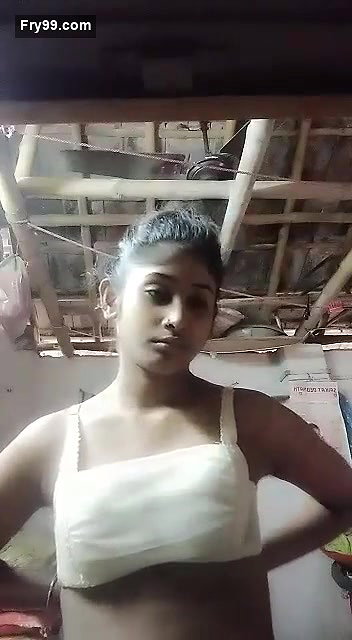 Desi village bhabi show her boobs