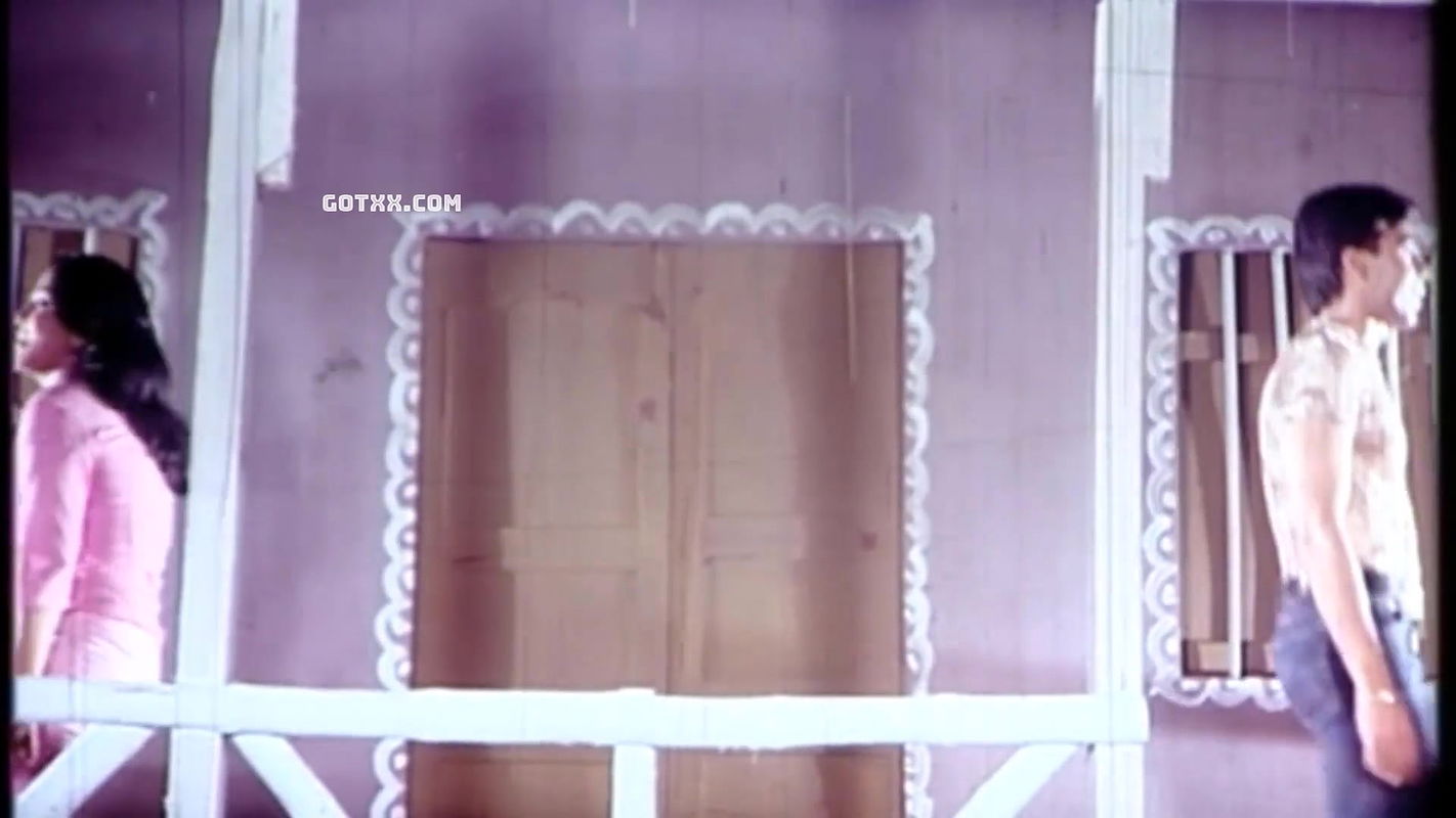 tomake dekhe valobashte iccha kore