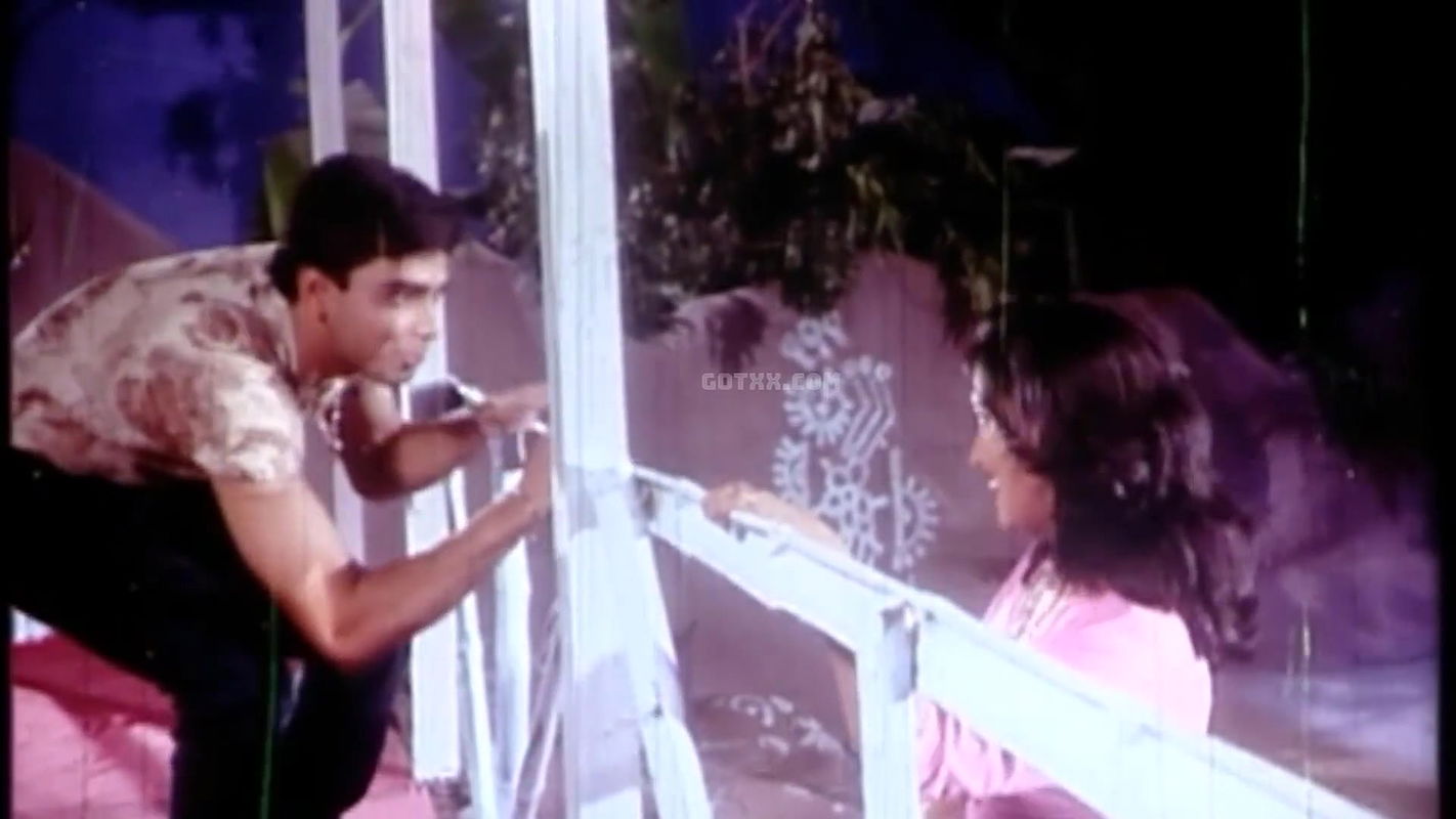 tomake dekhe valobashte iccha kore