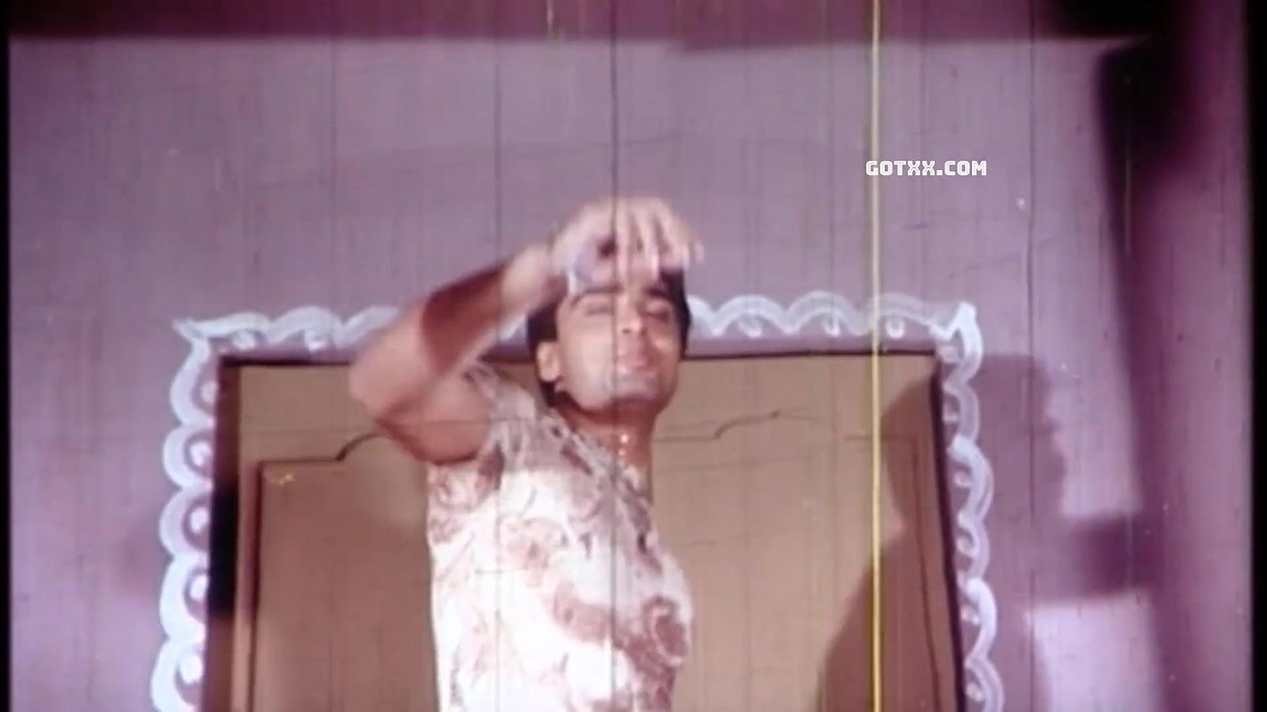 tomake dekhe valobashte iccha kore