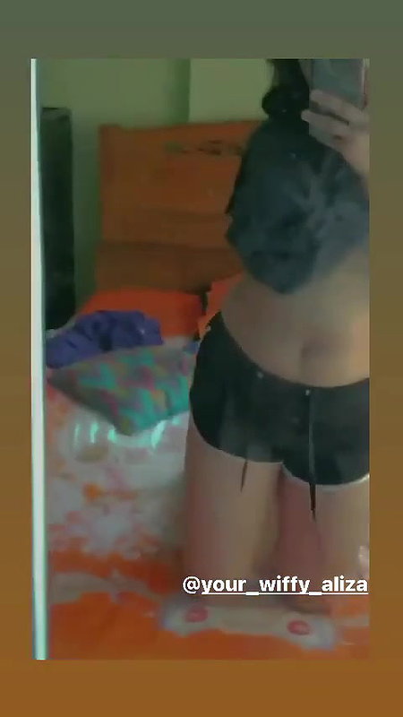 Sexy Girl Showing
