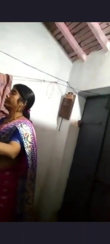 Milf Changing Saree