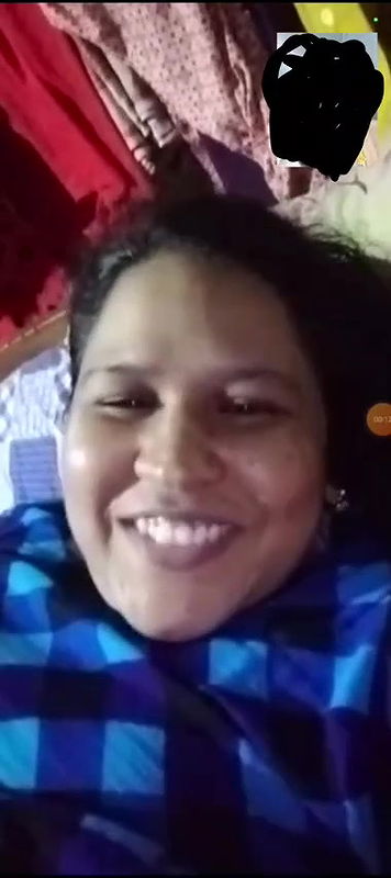 Village Bhabi Shaving Pussy