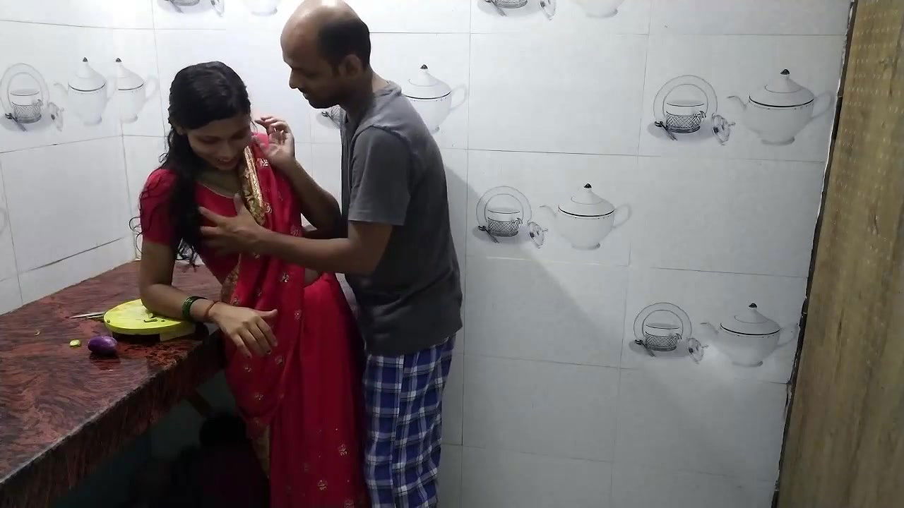 Yoururfi Bhabi Ko Kitchen Me Khade Khade – Cum Swallowing Bhabhi