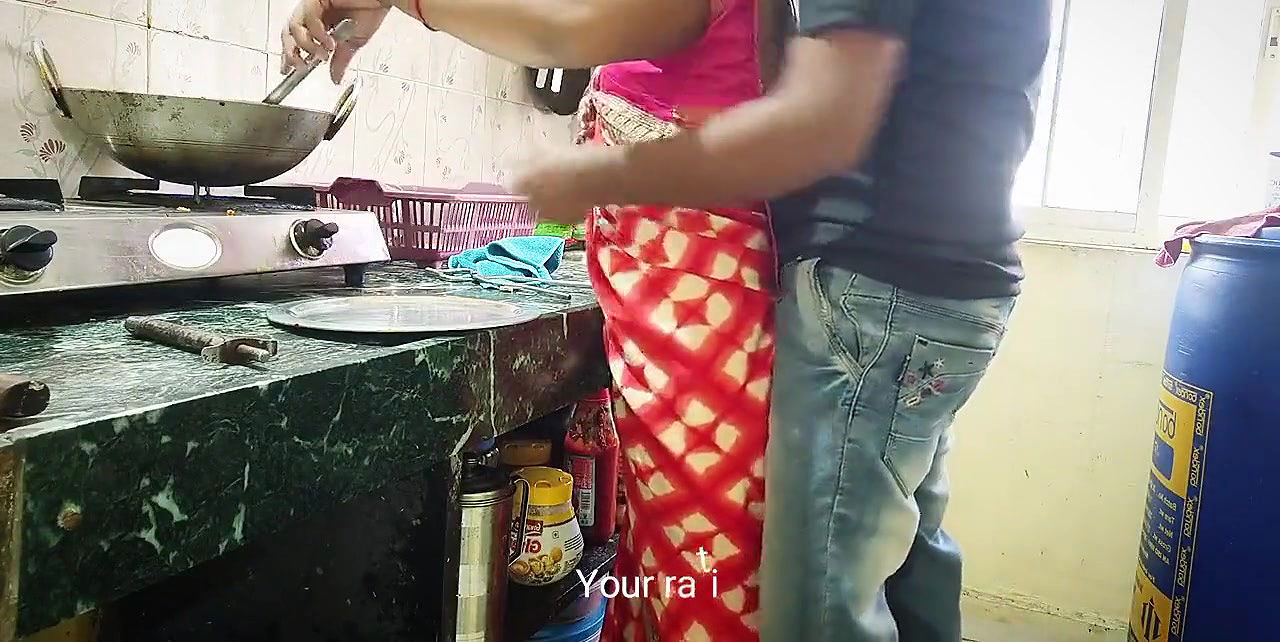 desi bhabhi ne kitchen me apne devar ke sath kiya ganda kam karte hue kitchen me Sex kiya clear Hindi voice