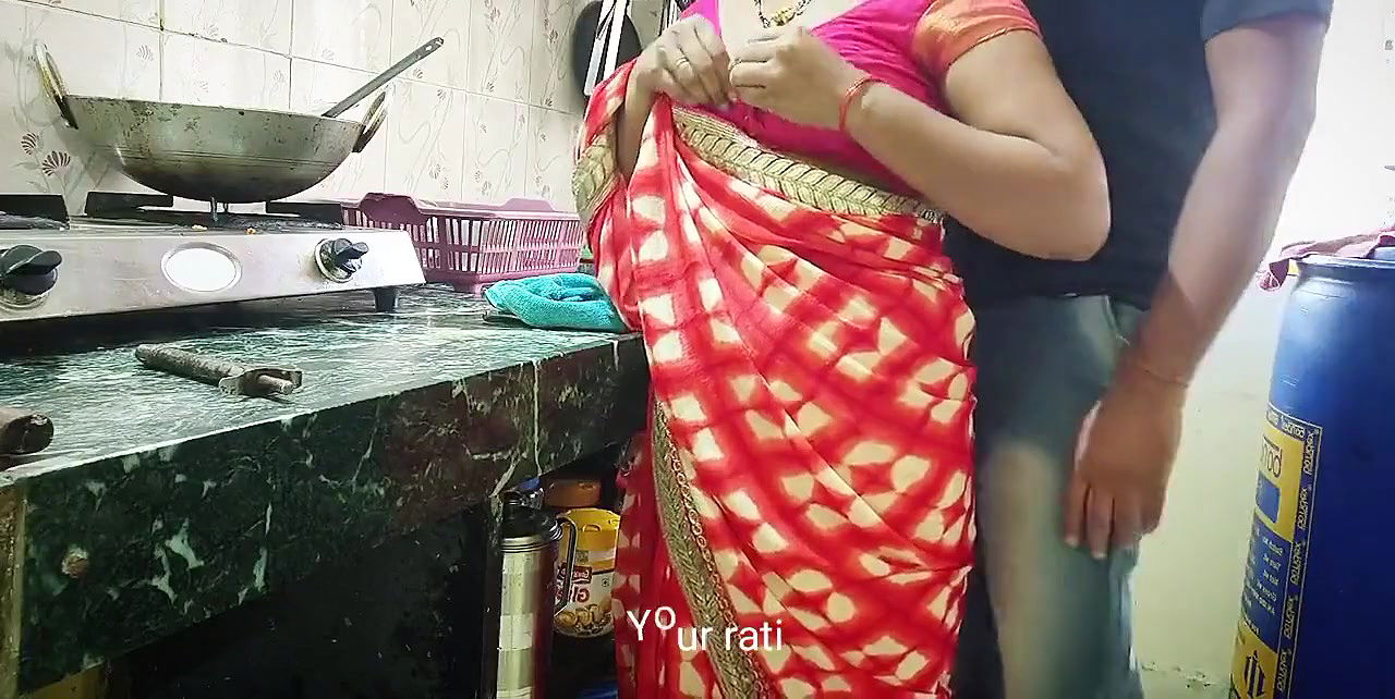 desi bhabhi ne kitchen me apne devar ke sath kiya ganda kam karte hue kitchen me Sex kiya clear Hindi voice