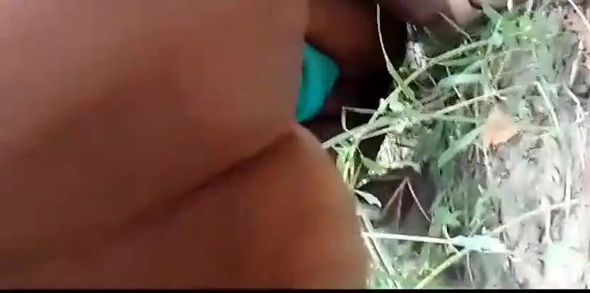 Jungale me  bhabi ka  fingaring.