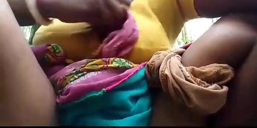 Jungale me  bhabi ka  fingaring.