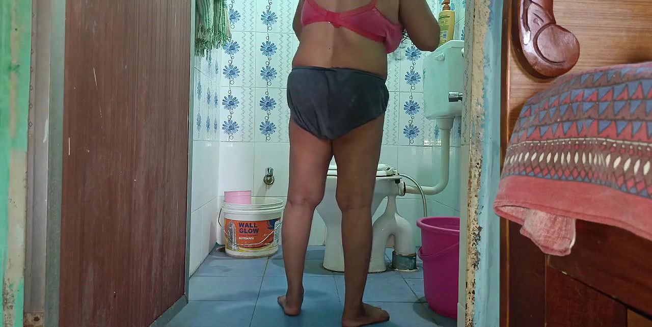 Your Salu Bhabhi sex in bathroom