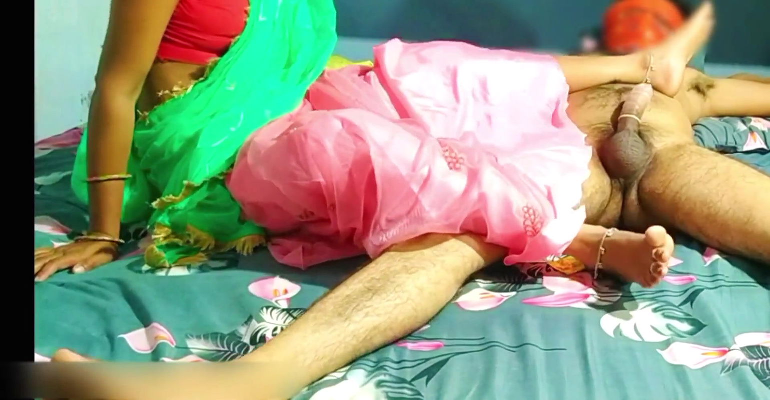 Newly married desi village bhabhi had First karva chauth sex Koi nahi tha ghar par akeli dekh padosi