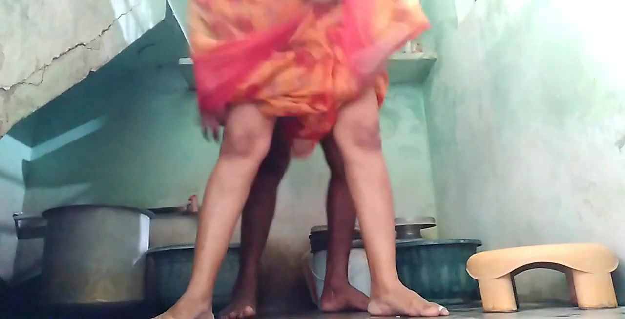 priyanka aunty doggy style in bathroom