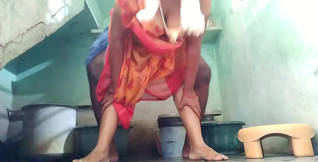 priyanka aunty doggy style in bathroom