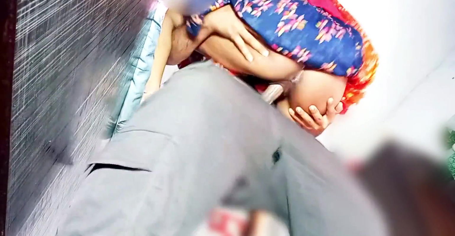 VILLAGE Hot DESI standing fuck(LOUD FUCKING SHOT SOUND)malkin ne gareb noker se apni chudai karwai  MALKIN KO KHUS KR DIYA HD 4K