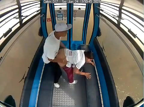 security cameras catches dumb girlfriend sexing in aerial cable car