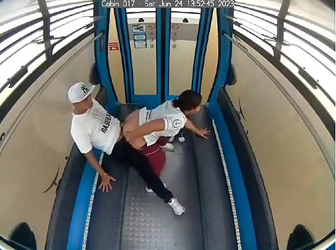 security cameras catches dumb girlfriend sexing in aerial cable car