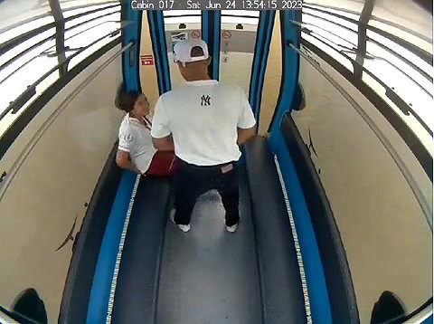 security cameras catches dumb girlfriend sexing in aerial cable car