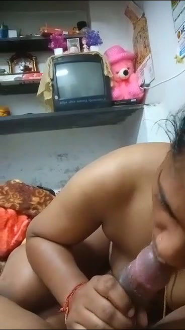 Mature bhabhi giving