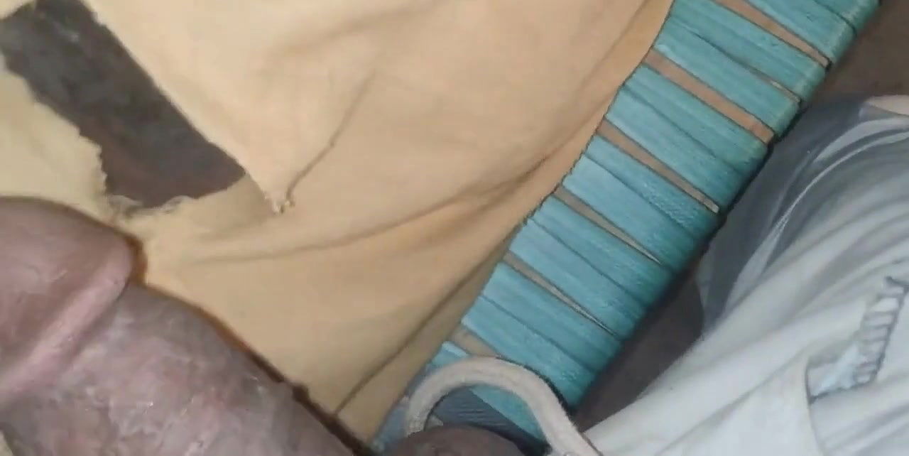 Desi stepsister ki chut me land dal dia