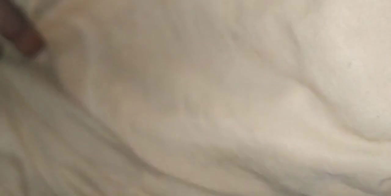 Desi stepsister ki chut me land dal dia