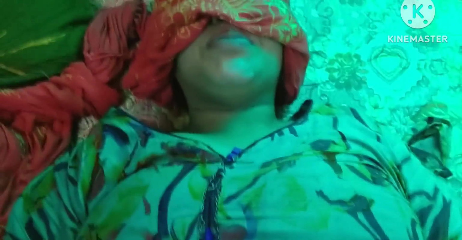 Maushi ki jabardast chodai chut ka pani land pe jhar diya