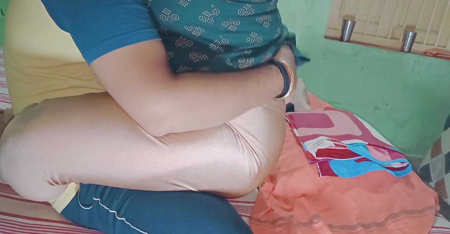 Tution Teacher Mauka Pakar Students ko Akele Me Chod Diya