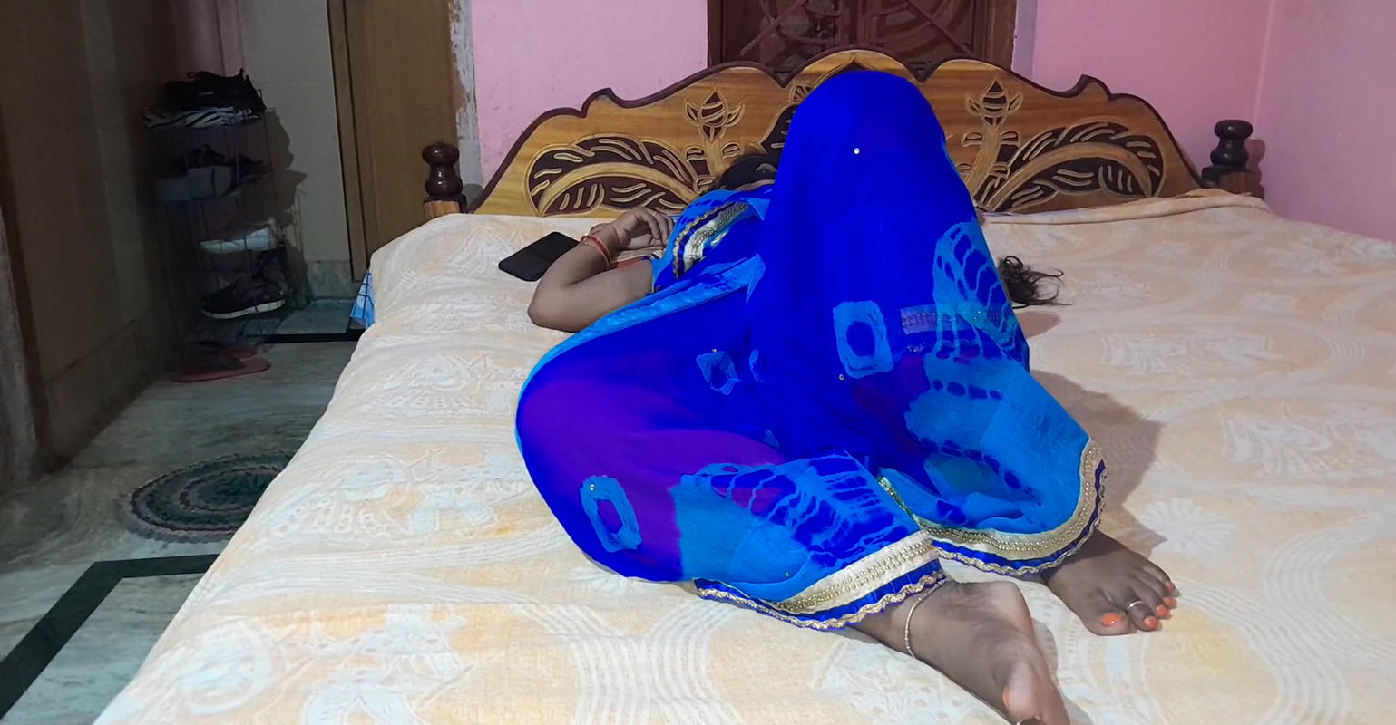 Indian bhabi  wear blue  saree and fuck hard by devar