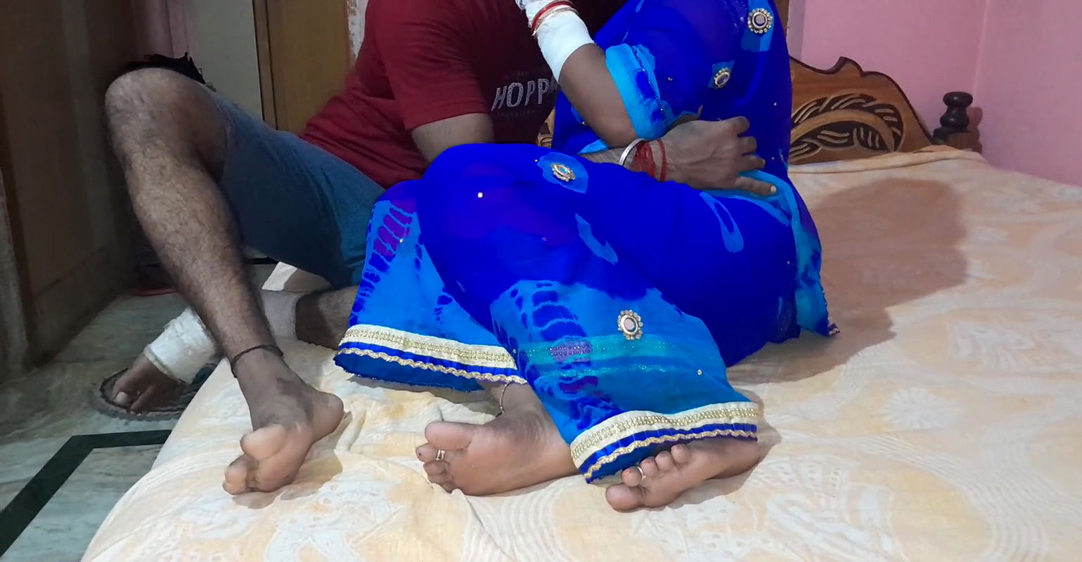 Indian bhabi  wear blue  saree and fuck hard by devar