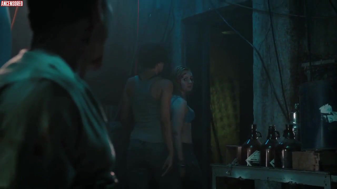 Abigail Breslin – The Call