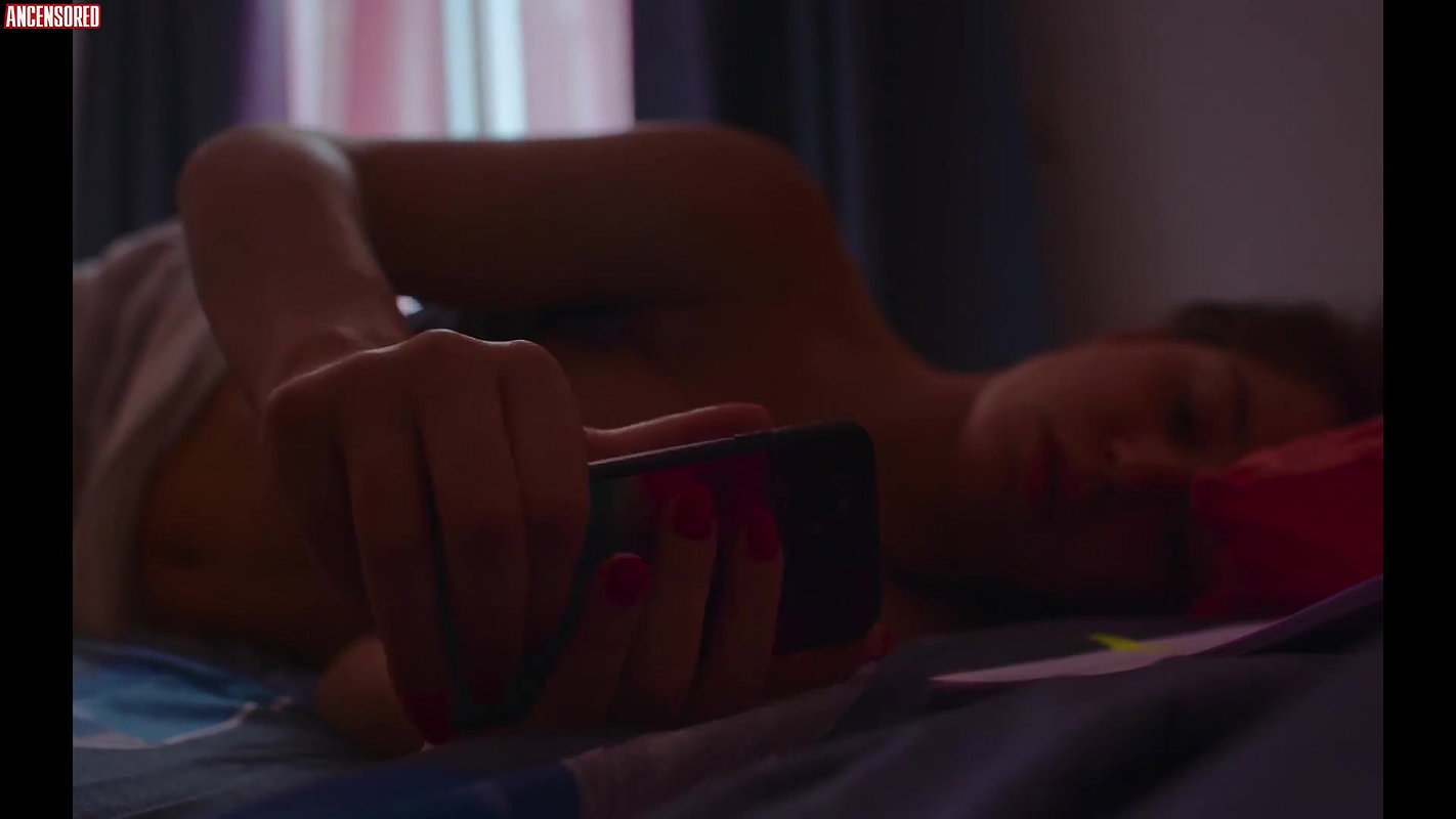 adele exarchopoulos – zero fucks given