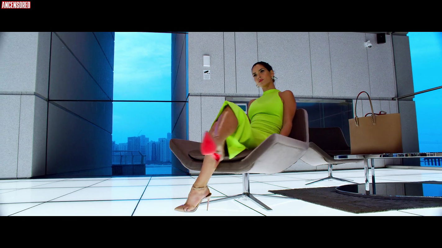 Adria Arjona – 6 underground