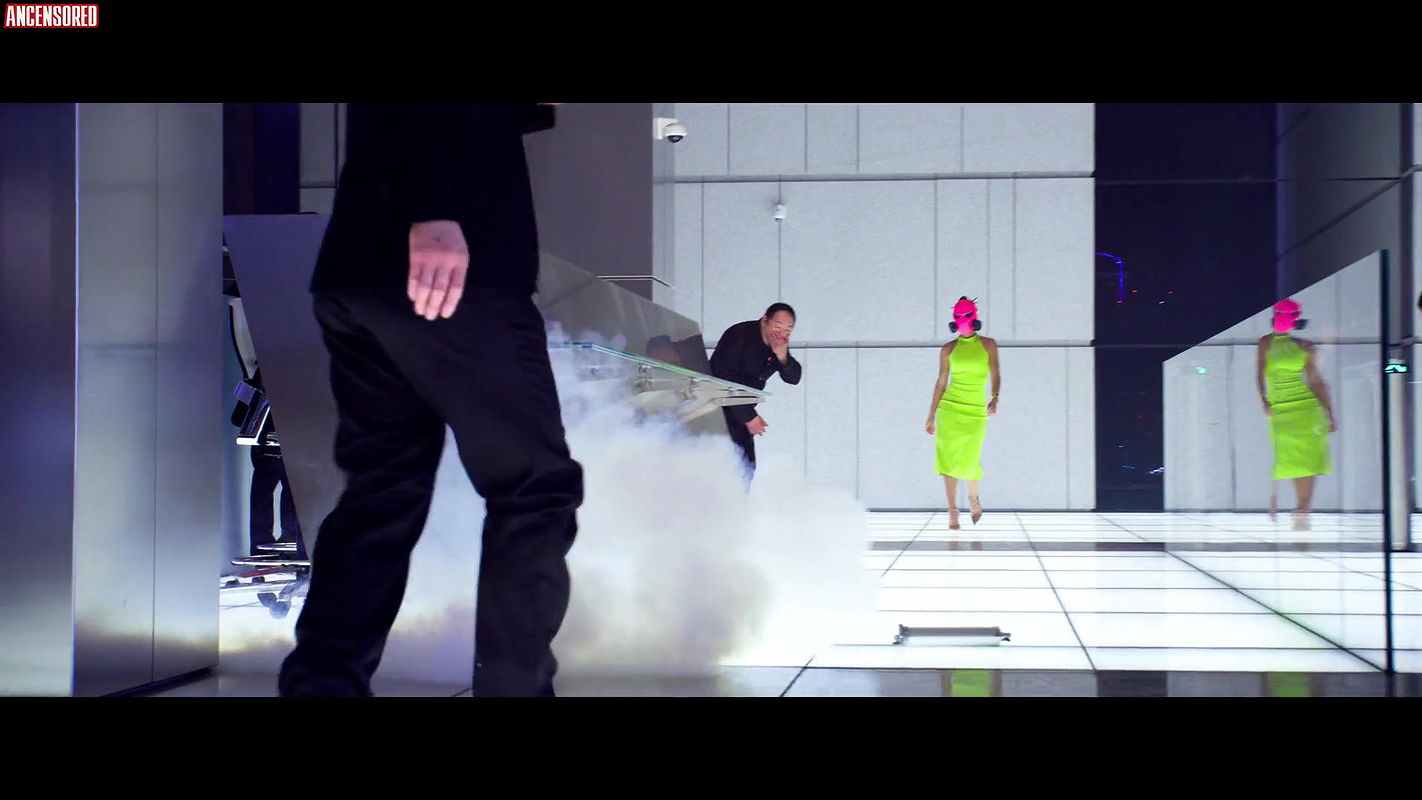 Adria Arjona – 6 underground