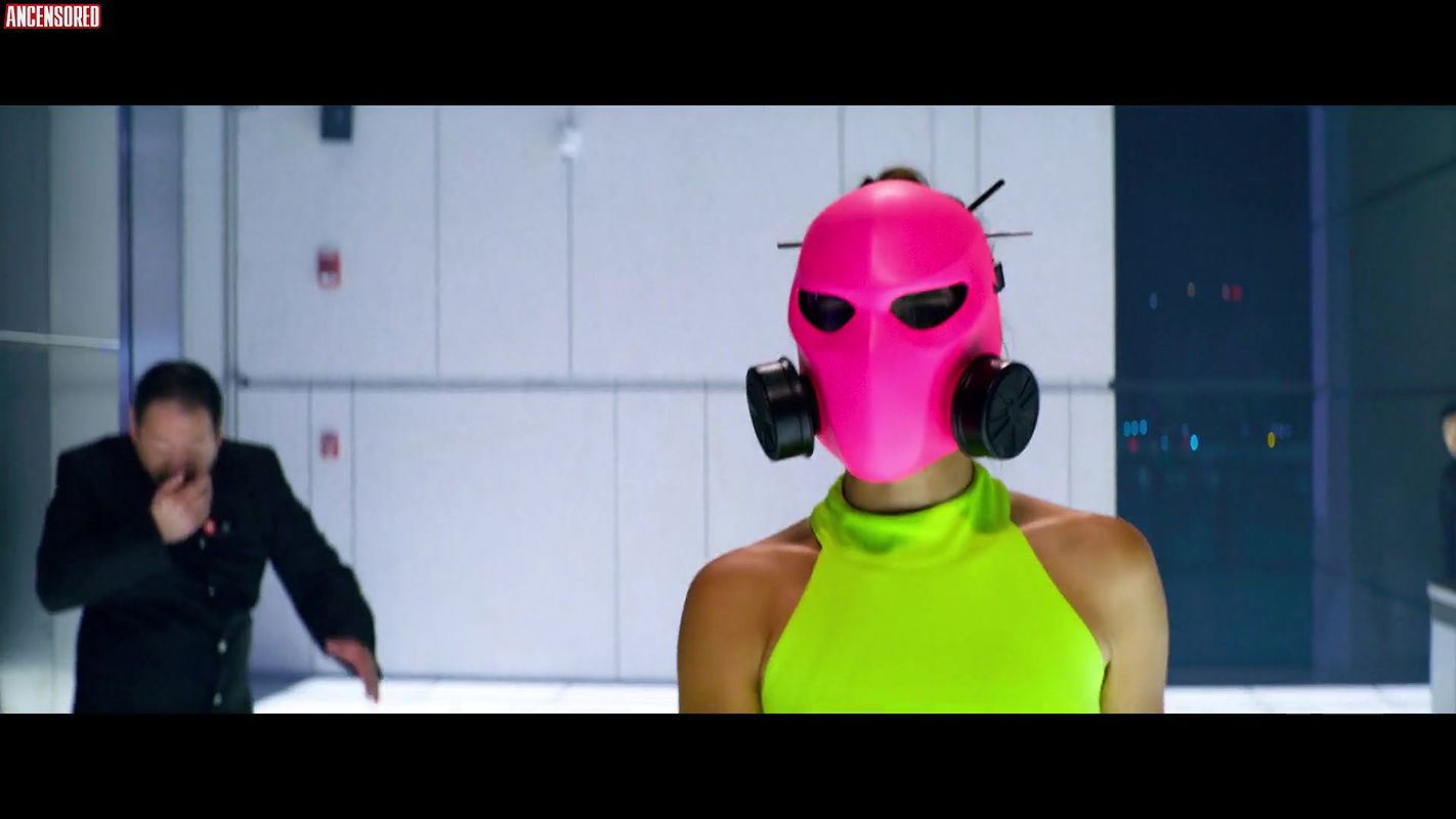 Adria Arjona – 6 underground