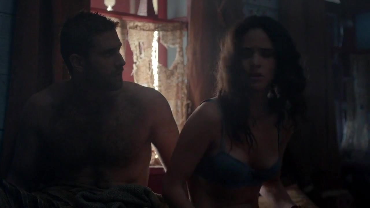 Adria Arjona – emerald city