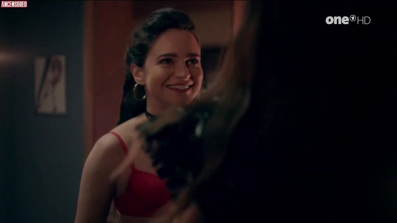 Aisling Franciosi – clique