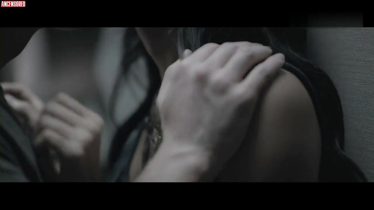 Aislinn Derbez – a la mala