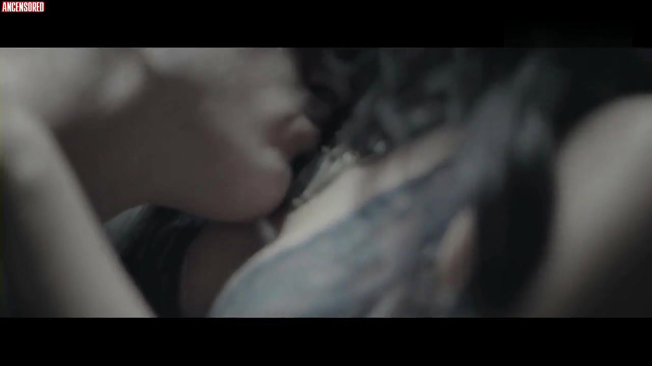 Aislinn Derbez – a la mala