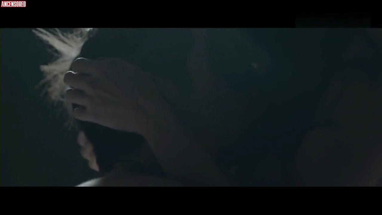 Aislinn Derbez – a la mala