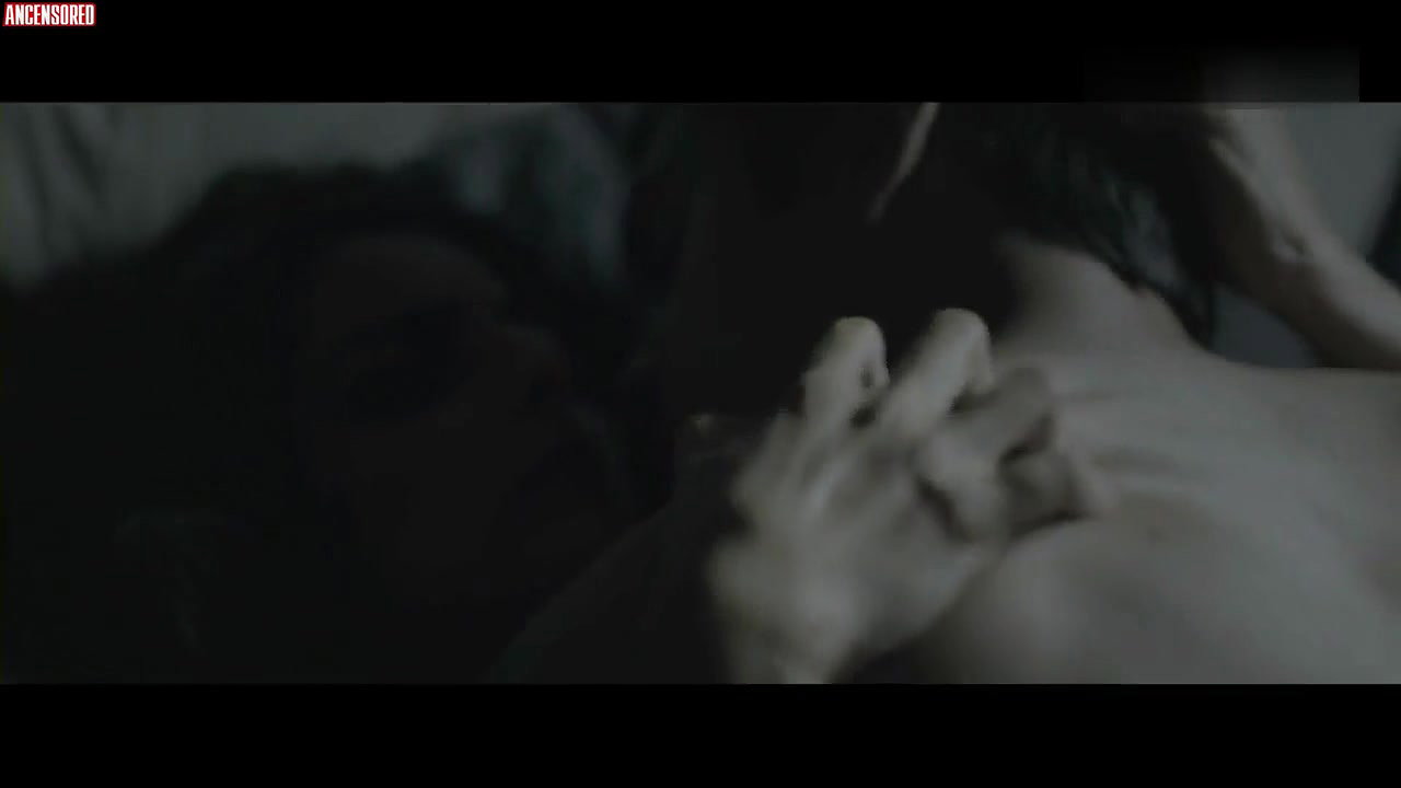 Aislinn Derbez – a la mala