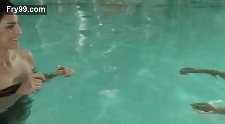 Aislinn Derbez – macho