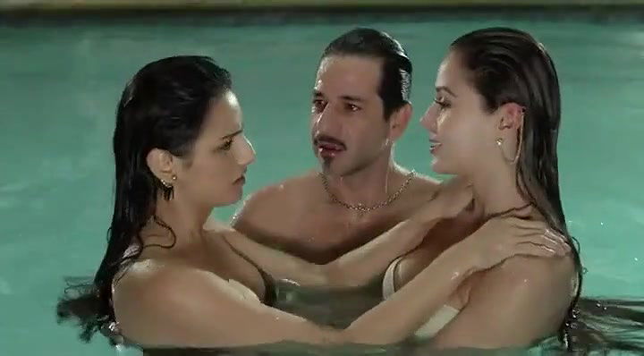 Aislinn Derbez – macho