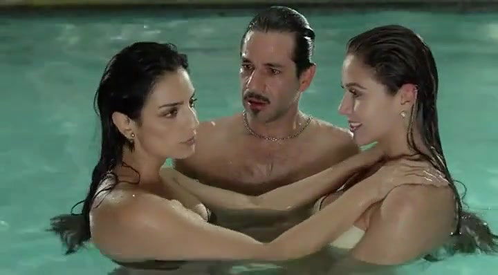 Aislinn Derbez – macho