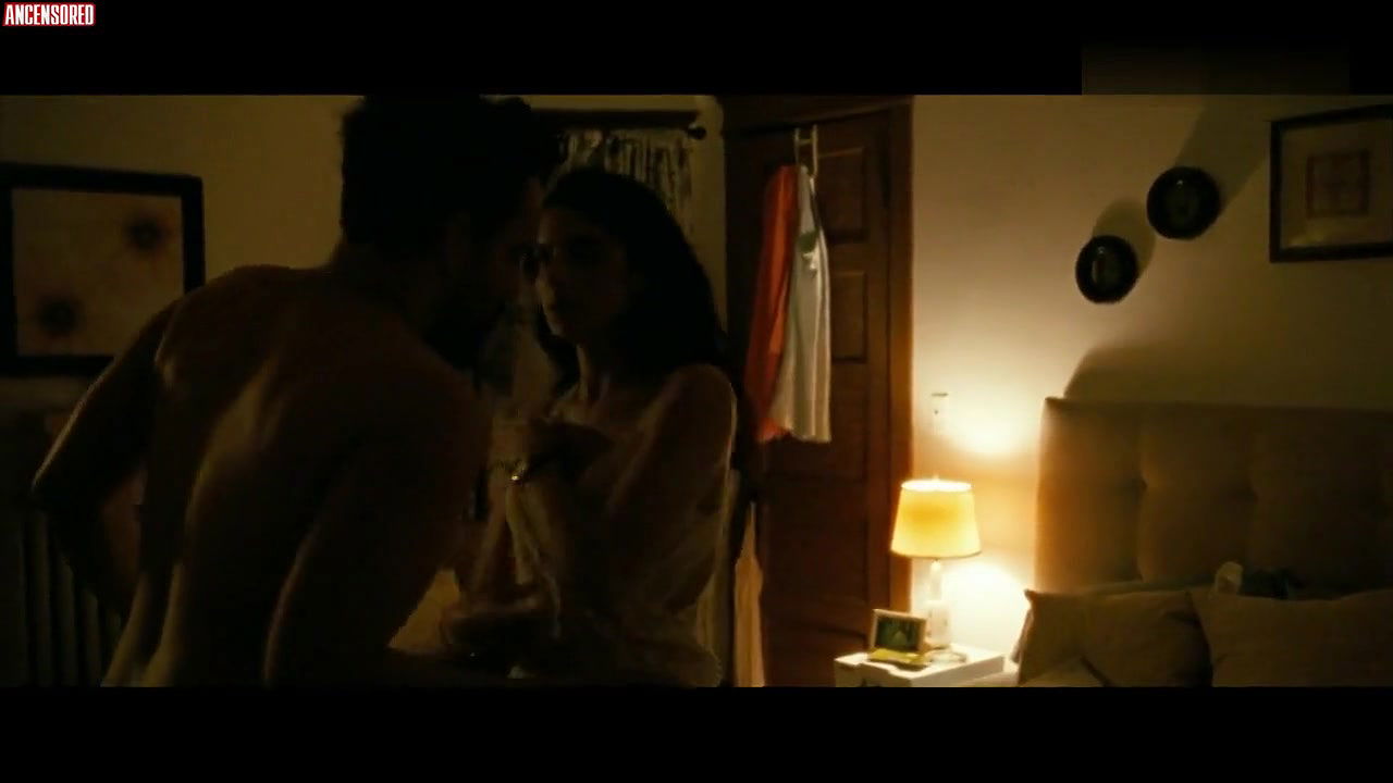 Aislinn Derbez – win it all