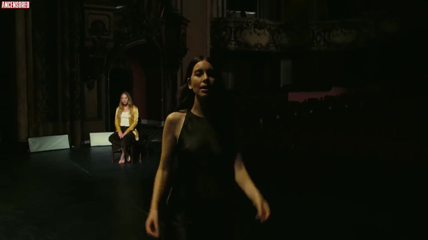 alana haim – haim hallelujah